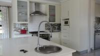 Kitchen - 13 square meters of property in Osummit