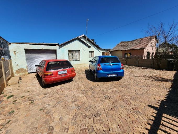 4 Bedroom House for Sale For Sale in Lenasia South - MR588927