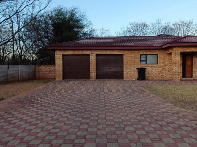 House for Sale For Sale in Kuruman - MR590337