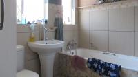 Main Bathroom - 4 square meters of property in Blairgowrie