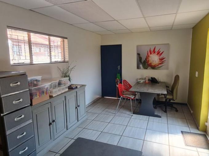Commercial to Rent in Rooihuiskraal - Property to rent - MR591010