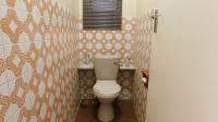 Guest Toilet - 3 square meters of property in Moorton