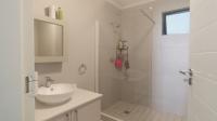 Main Bathroom - 5 square meters of property in Midridge Park