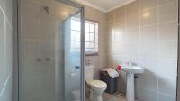 Main Bathroom - 7 square meters of property in East Lynne