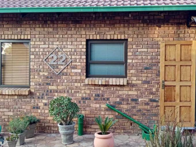 2 Bedroom Sectional Title for Sale For Sale in Rensburg - MR593037