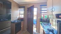 Kitchen - 8 square meters of property in Olievenhoutbos