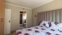 Main Bedroom - 13 square meters of property in Olievenhoutbos