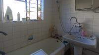 Bathroom 1 - 4 square meters of property in Windsor West