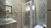 Bathroom 1 - 4 square meters of property in Montana Tuine