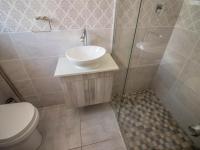 Bathroom 1 - 3 square meters of property in Pomona
