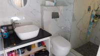 Main Bathroom - 4 square meters of property in Palmiet