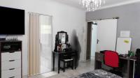 Main Bedroom - 20 square meters of property in Reservior Hills