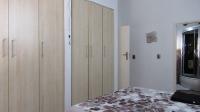 Main Bedroom - 22 square meters of property in Brackendowns