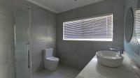 Main Bathroom - 11 square meters of property in Sunward park