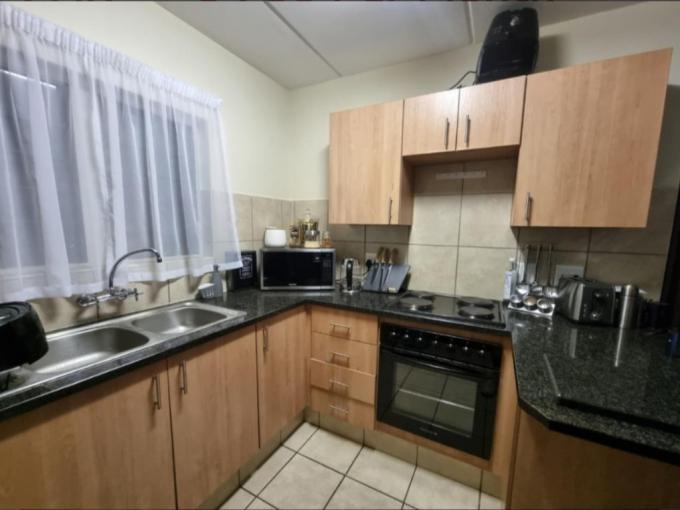 2 Bedroom Apartment for Sale For Sale in Olympus - MR596772