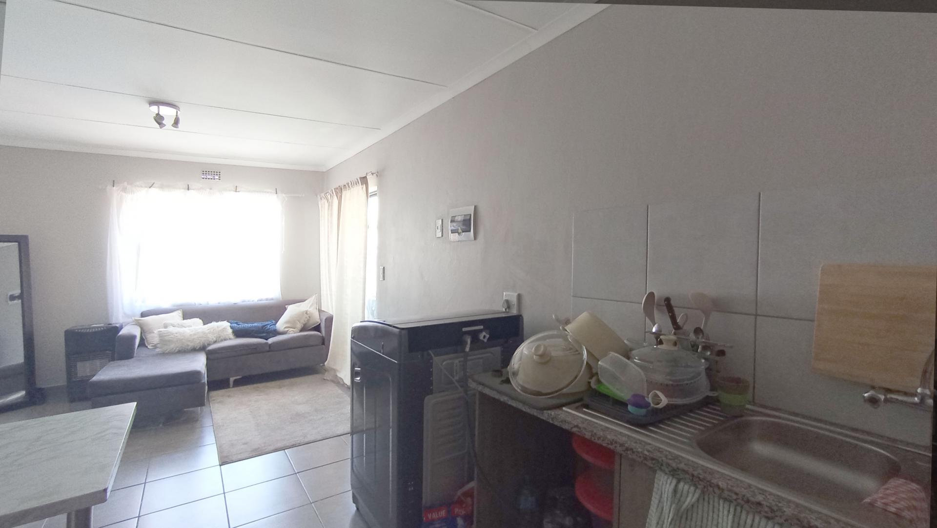 Kitchen - 8 square meters of property in Grand Central