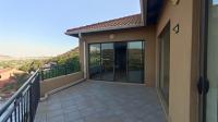 Balcony - 147 square meters of property in Glenvista