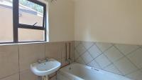 Staff Bathroom - 5 square meters of property in Glenvista