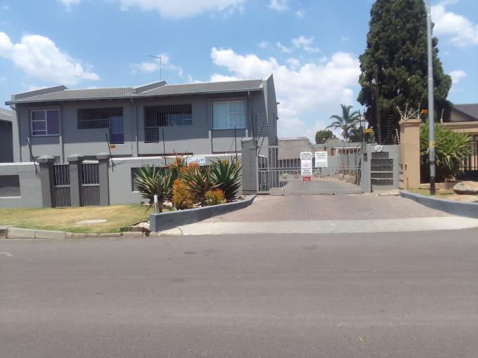 2 Bedroom Sectional Title for Sale For Sale in Raceview - MR601125