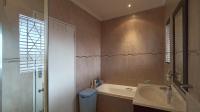 Bathroom 1 - 8 square meters of property in Brackenhurst