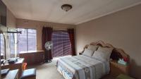 Main Bedroom - 32 square meters of property in Brackenhurst
