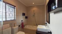 Main Bathroom - 8 square meters of property in Brackenhurst