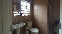 Main Bathroom - 4 square meters of property in Olievenhoutbos