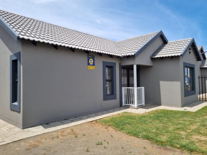 3 Bedroom House for Sale For Sale in Bloemspruit - MR603344