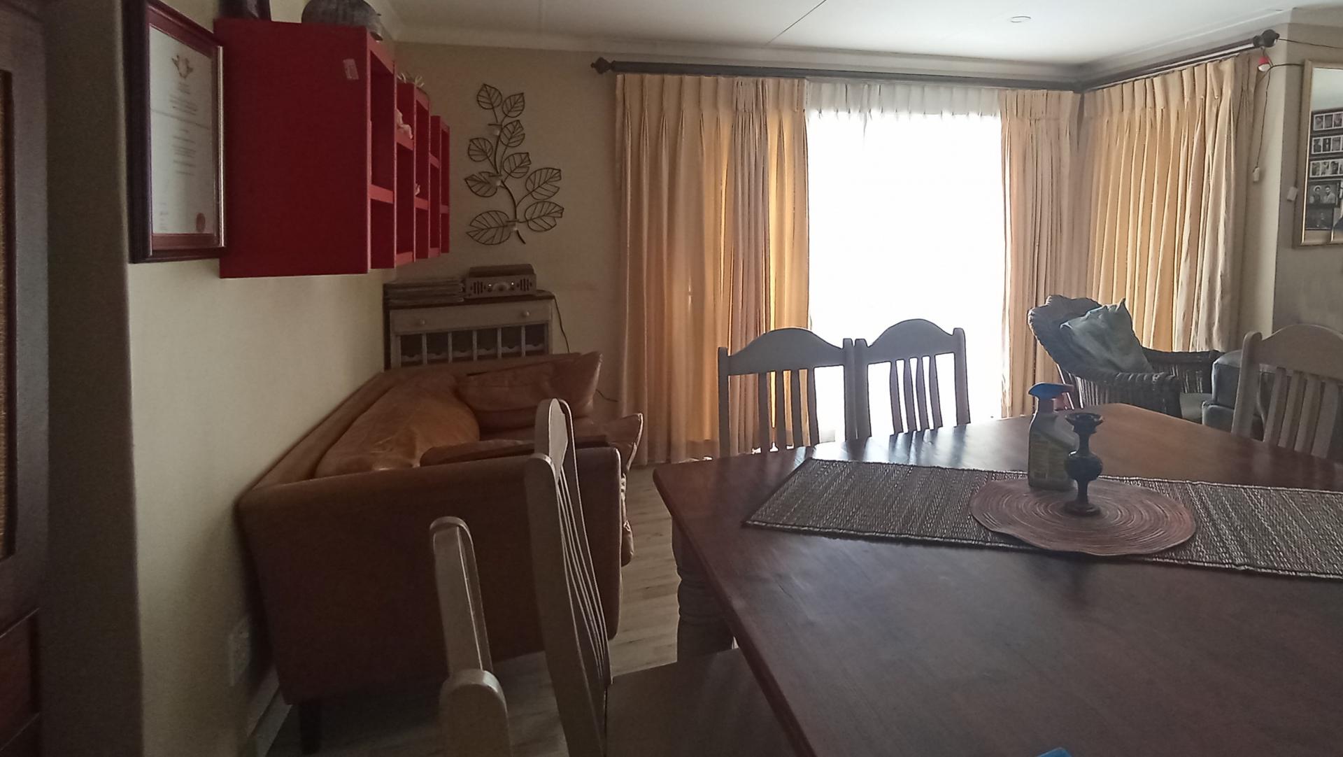 Dining Room - 13 square meters of property in Lone Hill