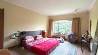 Main Bedroom - 35 square meters of property in Waterkloof Glen
