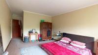 Main Bedroom - 35 square meters of property in Waterkloof Glen