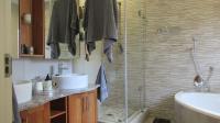 Main Bathroom - 9 square meters of property in Chancliff Ridge