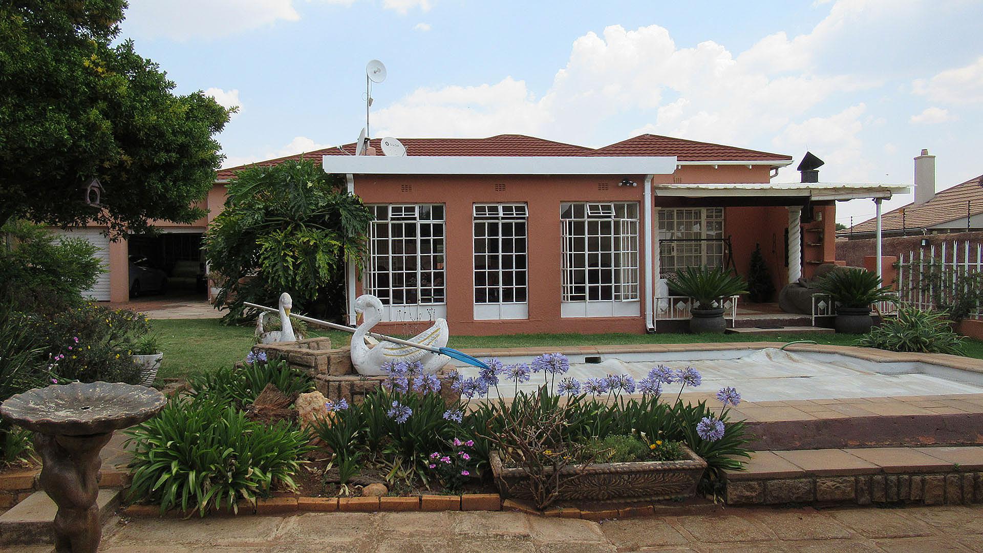 Front View of property in Krugersdorp North