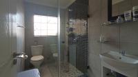 Bathroom 1 - 5 square meters of property in Maroeladal
