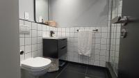 Bathroom 1 - 8 square meters of property in Cape Town Centre