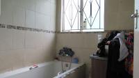 Bathroom 1 - 2 square meters of property in Mapleton