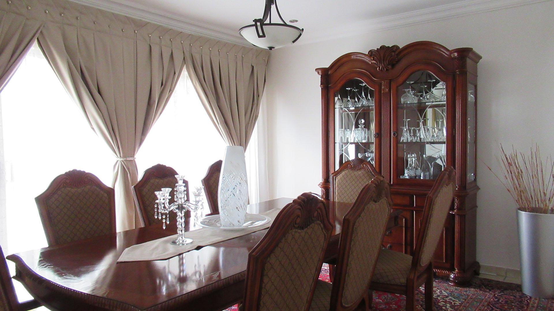 Dining Room - 16 square meters of property in Kloofendal
