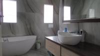 Main Bathroom - 8 square meters of property in Kloofendal