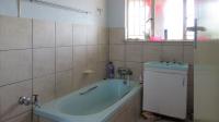 Bathroom 1 - 6 square meters of property in Mindalore