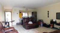 Lounges - 28 square meters of property in Castlehill