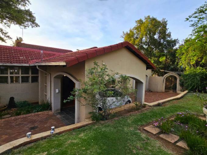 4 Bedroom House for Sale For Sale in Garsfontein - MR605926