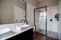 Main Bathroom - 17 square meters of property in Bryanston