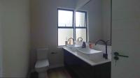 Bathroom 2 - 8 square meters of property in Bryanston