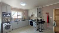 Kitchen - 16 square meters of property in Parkrand