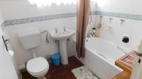 Bathroom 1 - 10 square meters of property in Hibberdene