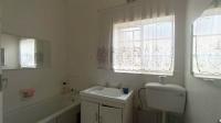 Bathroom 1 - 6 square meters of property in Sunnyridge