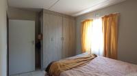 Main Bedroom - 14 square meters of property in Heuweloord