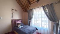 Bed Room 1 - 16 square meters of property in Amandasig