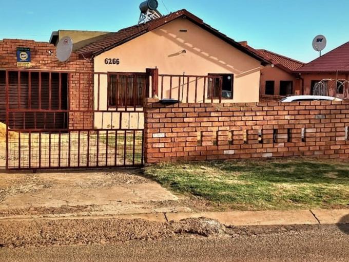 3 Bedroom House for Sale For Sale in Lenasia South - MR607718