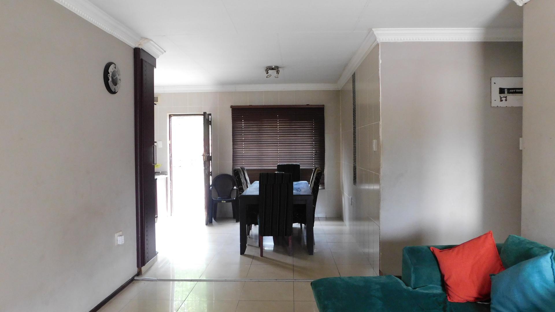 Lounges - 16 square meters of property in Dassenhoek